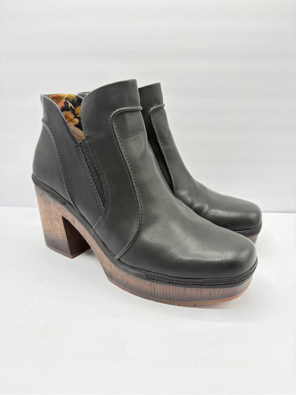 KORKS Women’s Size 11 Black Boots Booties Fall Classic